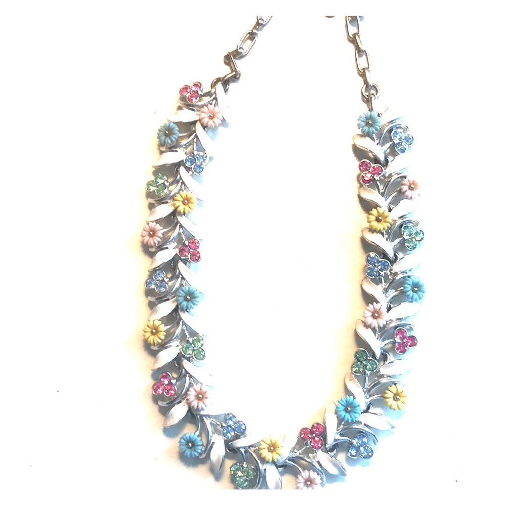Lily embroidered necklace